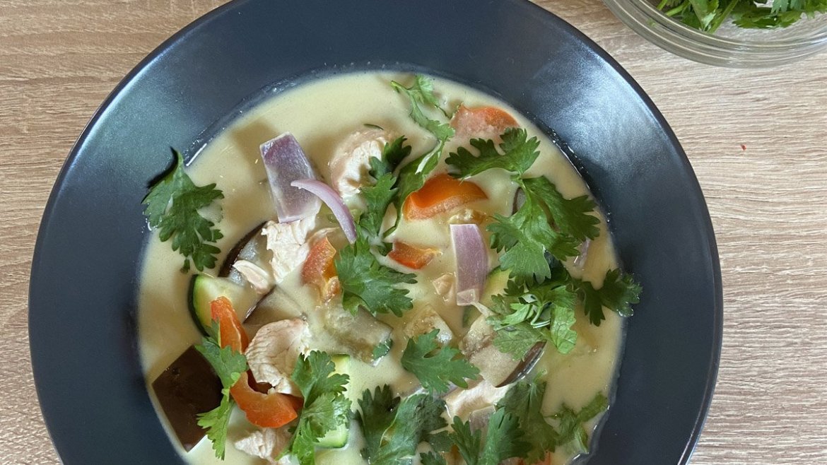 Kuřecí thajské curry se zeleninou a kokosovým mlékem - recept pro vysokorychlostní mixér Perfectmix Cook